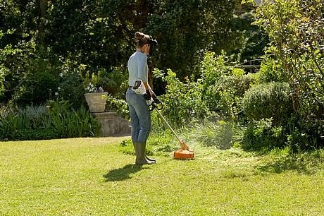 STIHL FSA 60 R Battery Cordless Brushcutter Set With Battery & Charger - Image 3